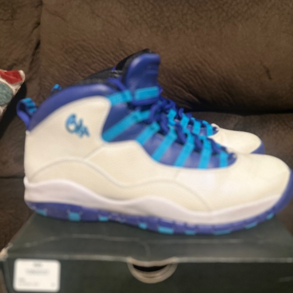 Used Jordan throwback - Picture 2 of 4